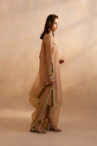 Buy MARYUM & MARIA | DHAHAB '25 - Lawn Collection 2025 from our website. We deal in all largest brands like Maria b, Shamrock Maryum N Maria Collection, Imrozia collection. This wedding season, flaunt yourself in beautiful Shamrock collection. Buy pakistani dresses in UK, USA, Manchester from Lebaasonline