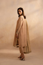 Load image into Gallery viewer, Buy MARYUM &amp; MARIA | DHAHAB &#39;25 - Lawn Collection 2025 from our website. We deal in all largest brands like Maria b, Shamrock Maryum N Maria Collection, Imrozia collection. This wedding season, flaunt yourself in beautiful Shamrock collection. Buy pakistani dresses in UK, USA, Manchester from Lebaasonline