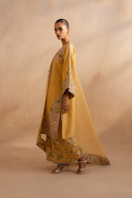 Load image into Gallery viewer, Buy MARYUM &amp; MARIA | DHAHAB &#39;25 - Lawn Collection 2025 from our website. We deal in all largest brands like Maria b, Shamrock Maryum N Maria Collection, Imrozia collection. This wedding season, flaunt yourself in beautiful Shamrock collection. Buy pakistani dresses in UK, USA, Manchester from Lebaasonline