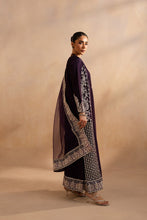 Load image into Gallery viewer, Buy MARYUM &amp; MARIA | DHAHAB &#39;25 - Lawn Collection 2025 from our website. We deal in all largest brands like Maria b, Shamrock Maryum N Maria Collection, Imrozia collection. This wedding season, flaunt yourself in beautiful Shamrock collection. Buy pakistani dresses in UK, USA, Manchester from Lebaasonline