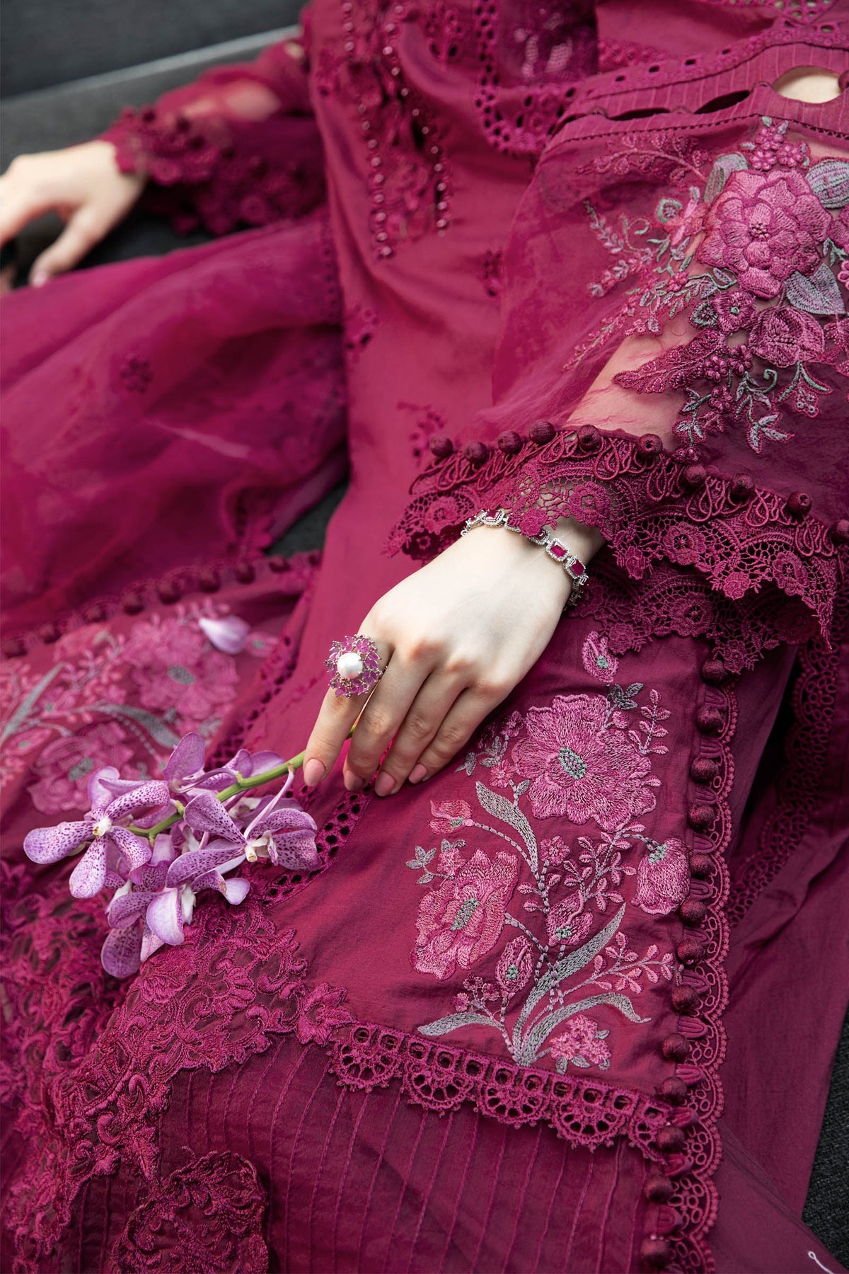 MARIA B | LUXURY LAWN 2023 | EL-23-09-Magenta - LebaasOnline 