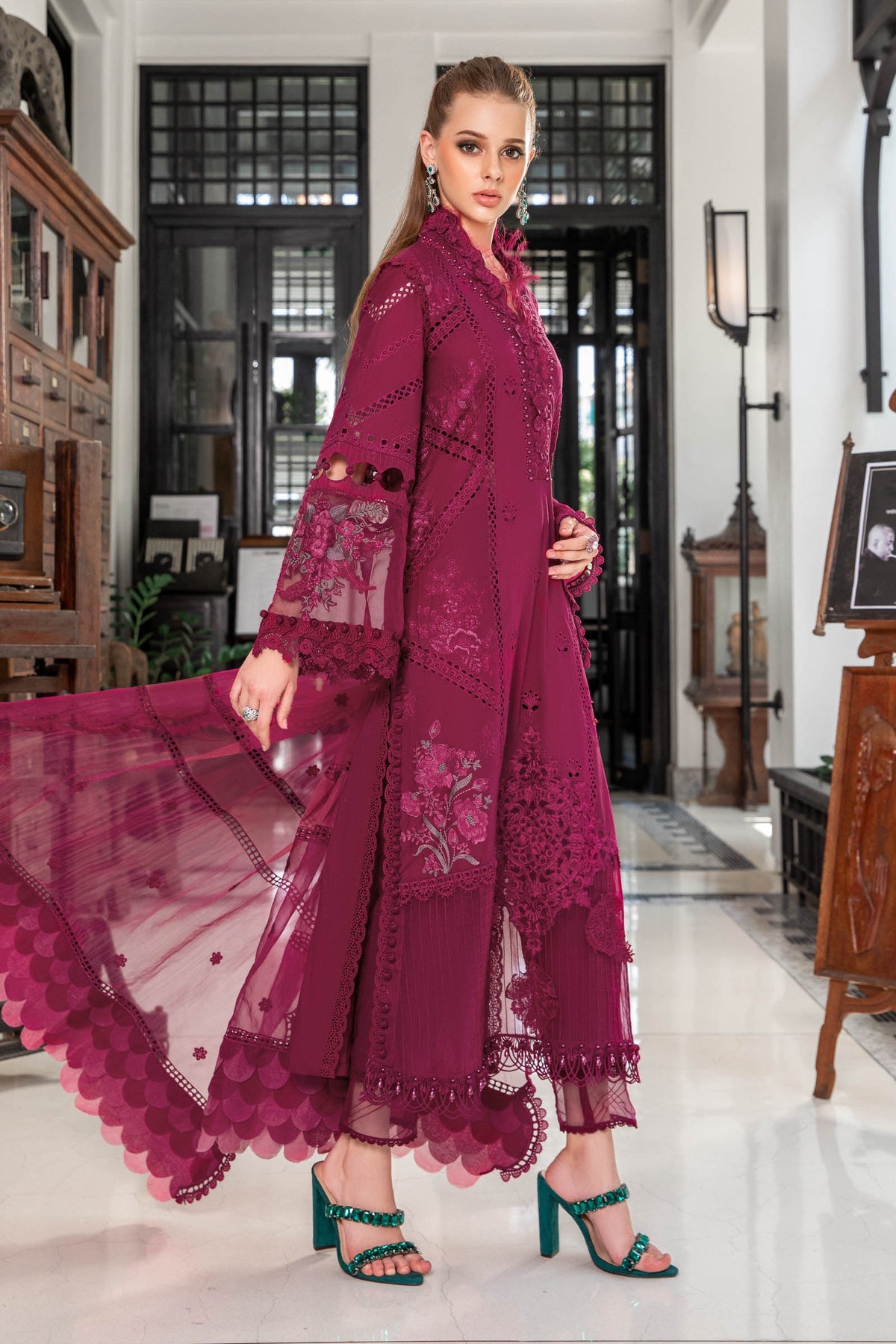 MARIA B | LUXURY LAWN 2023 | EL-23-09-Magenta - LebaasOnline 