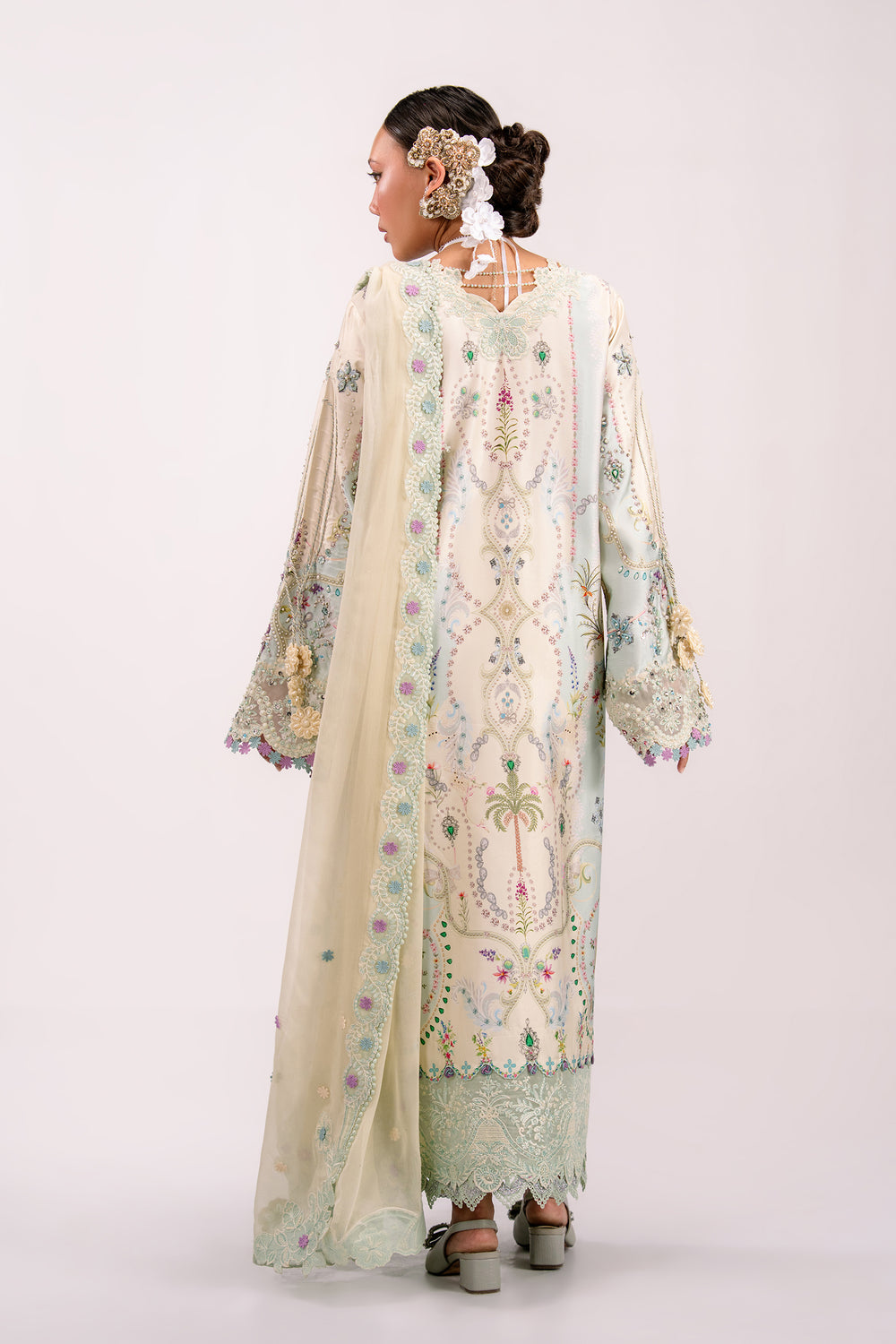 Buy Qalamkar Luxury Silk '26 Dress This winter wedding can be beautifully flaunted with our Qalamkar Collection. We have other Pakistani dress IN USA of Maria B Sana Safinaz PAKISTANI BRIDAL DRESS We can deliver unstitched/customized dresses like PAKISTANI BOUTIQUE DRESSES in UK USA from Lebaasonline