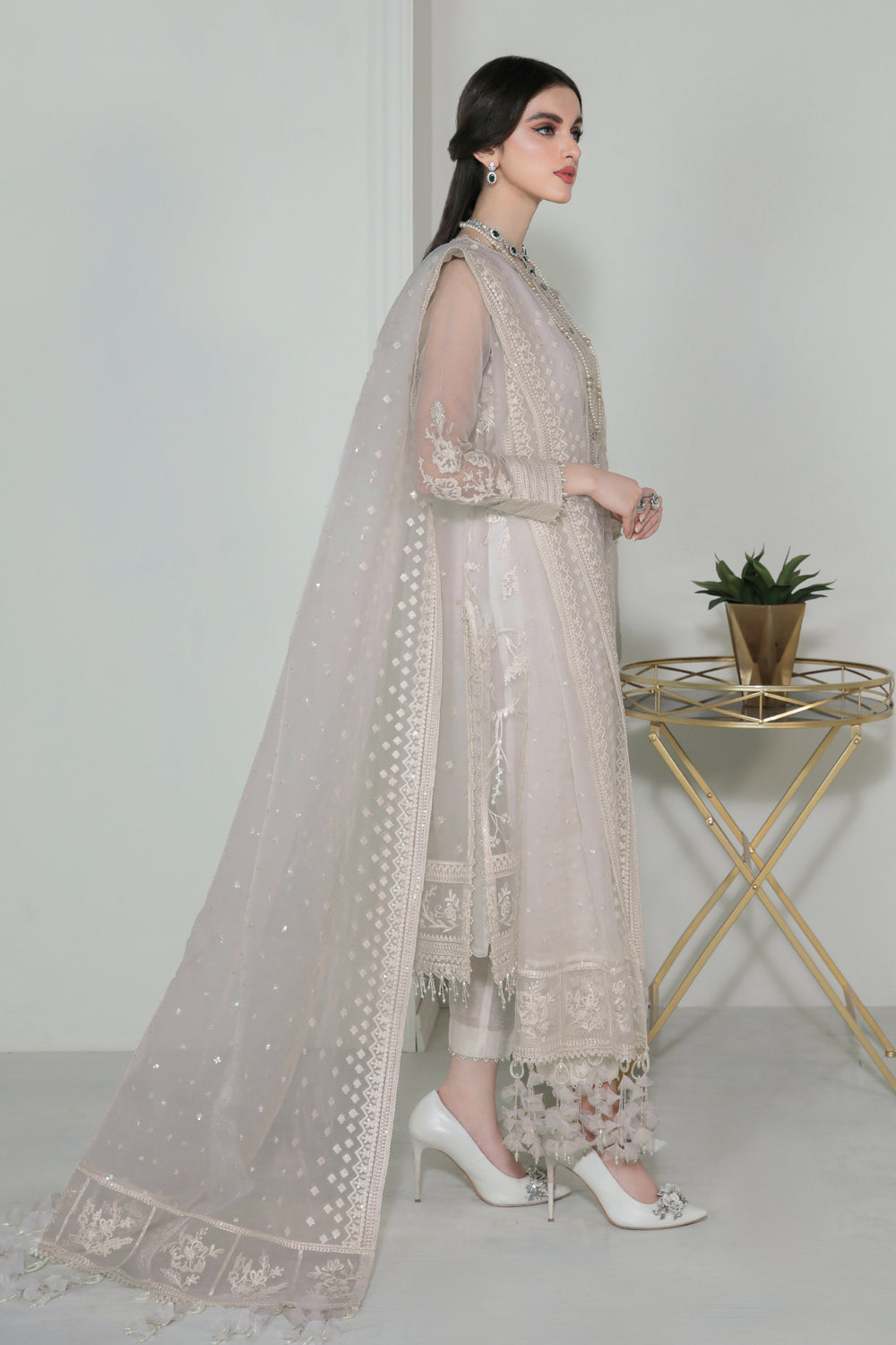 Buy Baroque | EMBROIDERED ORGANZA UF-186. Online at Great Price! Available For UK, France & Germany. Baroque dresse from Pakistan & for SALE in the UK, USA, Manchester & London. Book now ready to wear & unstitched. Shop Wedding, festive, summer or winter branded outfits from Lebaasonline 