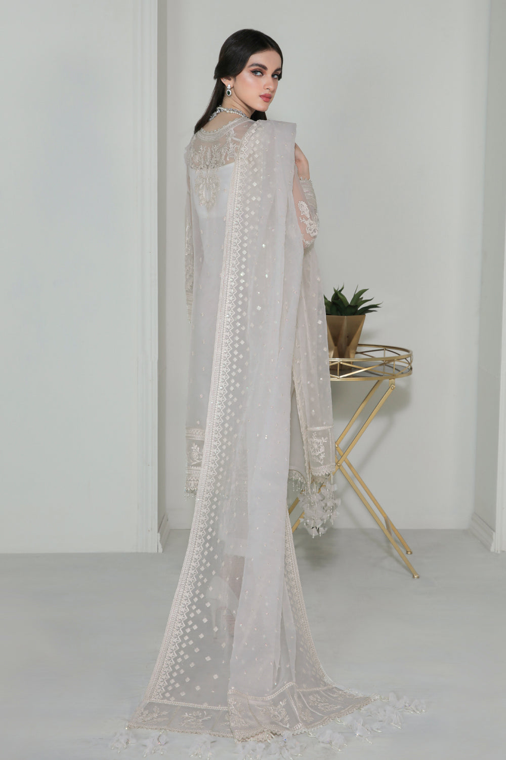Buy Baroque | EMBROIDERED ORGANZA UF-186. Online at Great Price! Available For UK, France & Germany. Baroque dresse from Pakistan & for SALE in the UK, USA, Manchester & London. Book now ready to wear & unstitched. Shop Wedding, festive, summer or winter branded outfits from Lebaasonline 