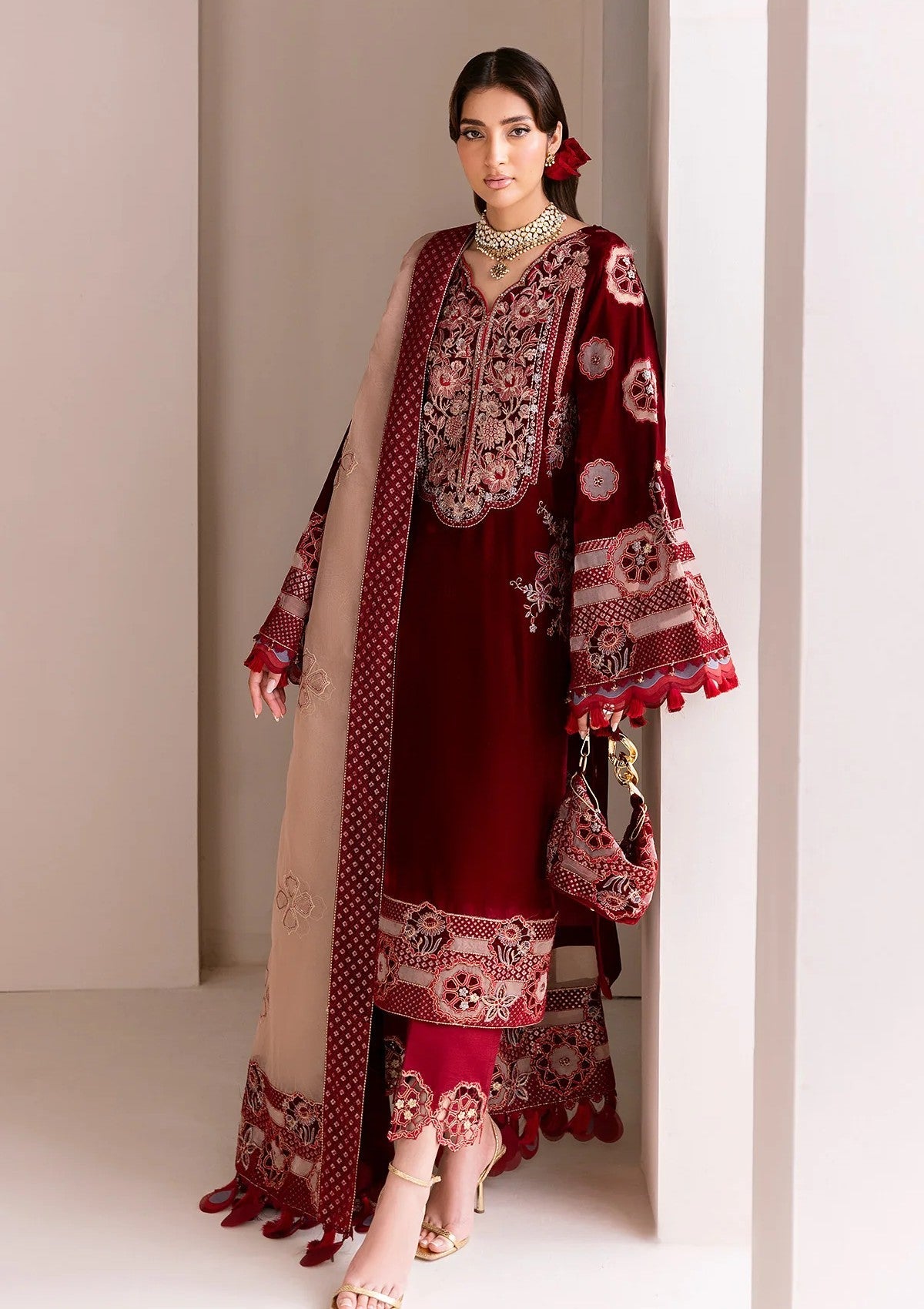 Buy Alizeh-Makhmal 25 | Luxury Velvet - AF-VLT#2226- Luxury VELVET. Online at Great Price! Available For UK, France & Germany. Baroque dresse from Pakistan & for SALE in the UK, USA, Manchester & London. Book now ready to wear & unstitched. Shop Wedding, festive, summer or winter branded outfits from Lebaasonline 