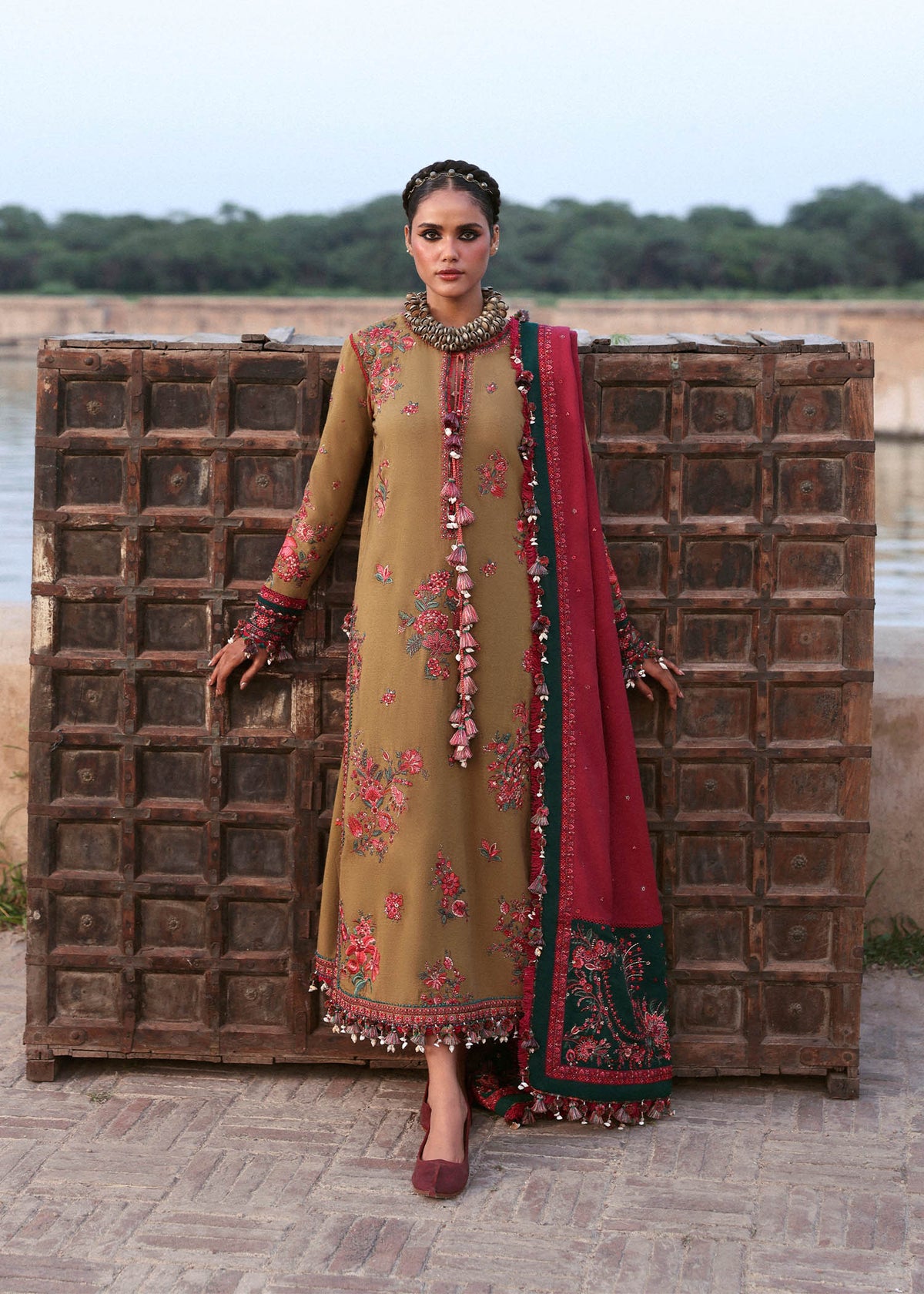 Hussain Rehar Karandi 2025 LEBAASONLINE Available on our website. We have exclusive variety of PAKISTANI DRESSES ONLINE. This wedding season get your unstitched or customized dresses from our PAKISTANI BOUTIQUE ONLINE. PAKISTANI DRESSES IN UK, USA,  Lebaasonline at SALE price!