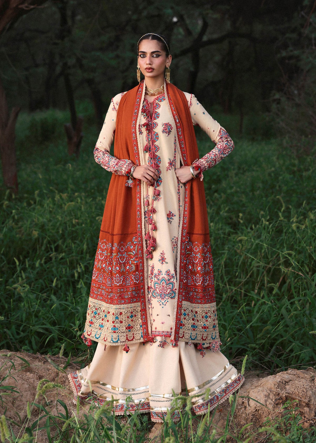 Hussain Rehar Karandi 2025 LEBAASONLINE Available on our website. We have exclusive variety of PAKISTANI DRESSES ONLINE. This wedding season get your unstitched or customized dresses from our PAKISTANI BOUTIQUE ONLINE. PAKISTANI DRESSES IN UK, USA,  Lebaasonline at SALE price!