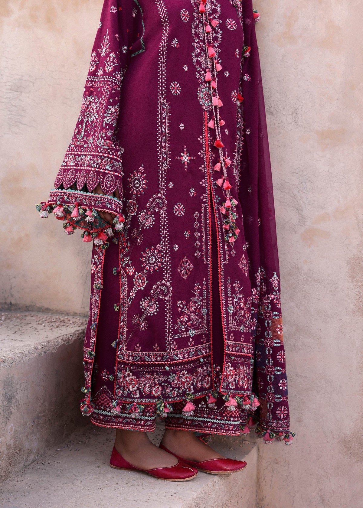 Hussain Rehar Karandi 2025 LEBAASONLINE Available on our website. We have exclusive variety of PAKISTANI DRESSES ONLINE. This wedding season get your unstitched or customized dresses from our PAKISTANI BOUTIQUE ONLINE. PAKISTANI DRESSES IN UK, USA,  Lebaasonline at SALE price!
