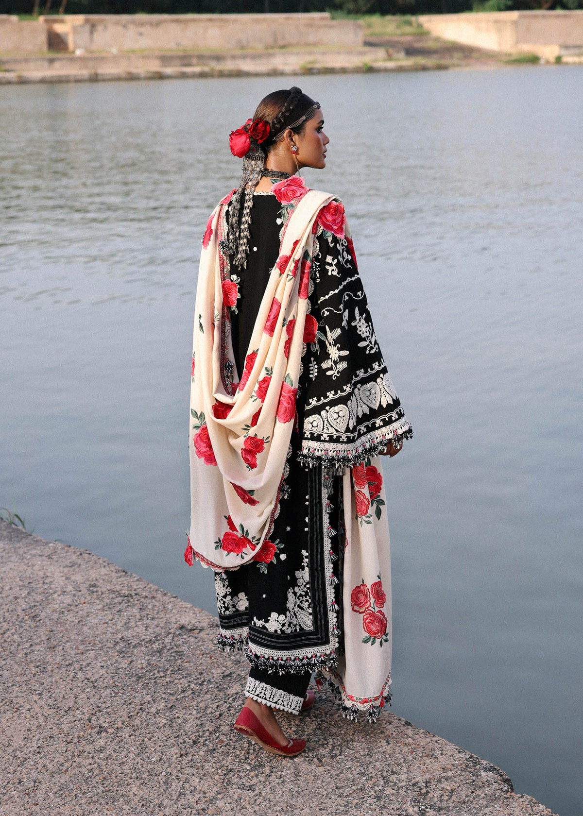 Hussain Rehar Karandi 2025 LEBAASONLINE Available on our website. We have exclusive variety of PAKISTANI DRESSES ONLINE. This wedding season get your unstitched or customized dresses from our PAKISTANI BOUTIQUE ONLINE. PAKISTANI DRESSES IN UK, USA,  Lebaasonline at SALE price!