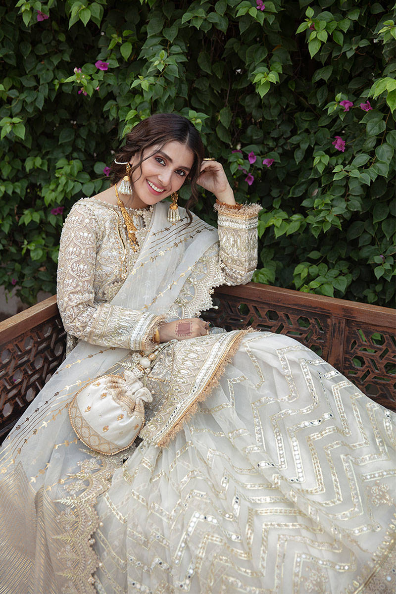 MNR| ZARLISH FESTIVE COLLECTION '21 | NAULAKHA-08 White Pakistani Wedding Dresses Collection 2021 for the very best in unique or custom, luxury chiffon silk dresses from our women's clothing shop UK. Explore the MNR Luxury Wedding Lehenga, Unstitched & Stitched Ready Made Clothing Online in UK USA France at Lebaasonline