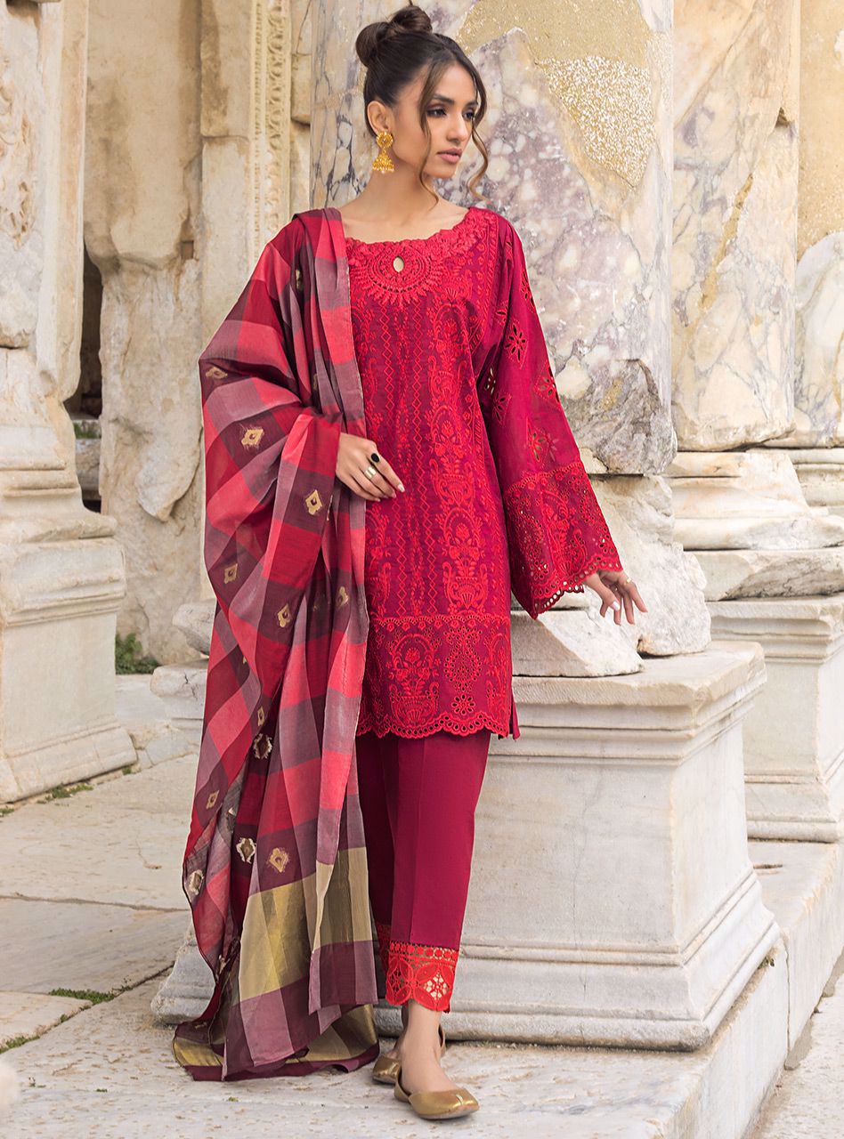 ZAINAB CHOTTANI CHIKANKARI 2021 SANEM-1A Red Dress with Swarovski Crystals and Embroidered Chiffon Fabric. LebaasOnline has Zainab Chottani Pakistani ASIAN PARTY WEAR, MARIA B M PRINT LUXURY for Online Shopping Worldwide delivering to the UK Birmingham and USA selling 100% original Pakistani Designer Wedding Suits