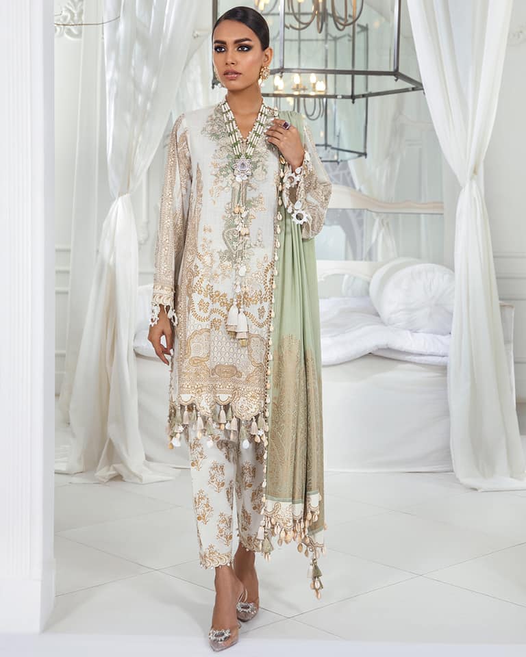 Kurnool Collection '21 by Sana Safinaz - 2A Green Dress is exclusively available on Lebasonline. We have various pakistani designer brands such as Sana Safinaz, Maria B, Asim Jofa readily available in unstitched/customized for Party wear, evening wear Get your pakistani designer dresses in UK, USA from Lebaasonline