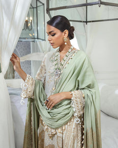Kurnool Collection '21 by Sana Safinaz - 2A Green Dress is exclusively available on Lebasonline. We have various pakistani designer brands such as Sana Safinaz, Maria B, Asim Jofa readily available in unstitched/customized for Party wear, evening wear Get your pakistani designer dresses in UK, USA from Lebaasonline