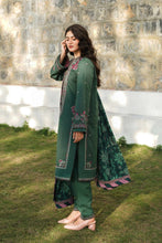 Load image into Gallery viewer, Zara Shahjahan | Coco Winter Collection 2022 | ZW22-1B