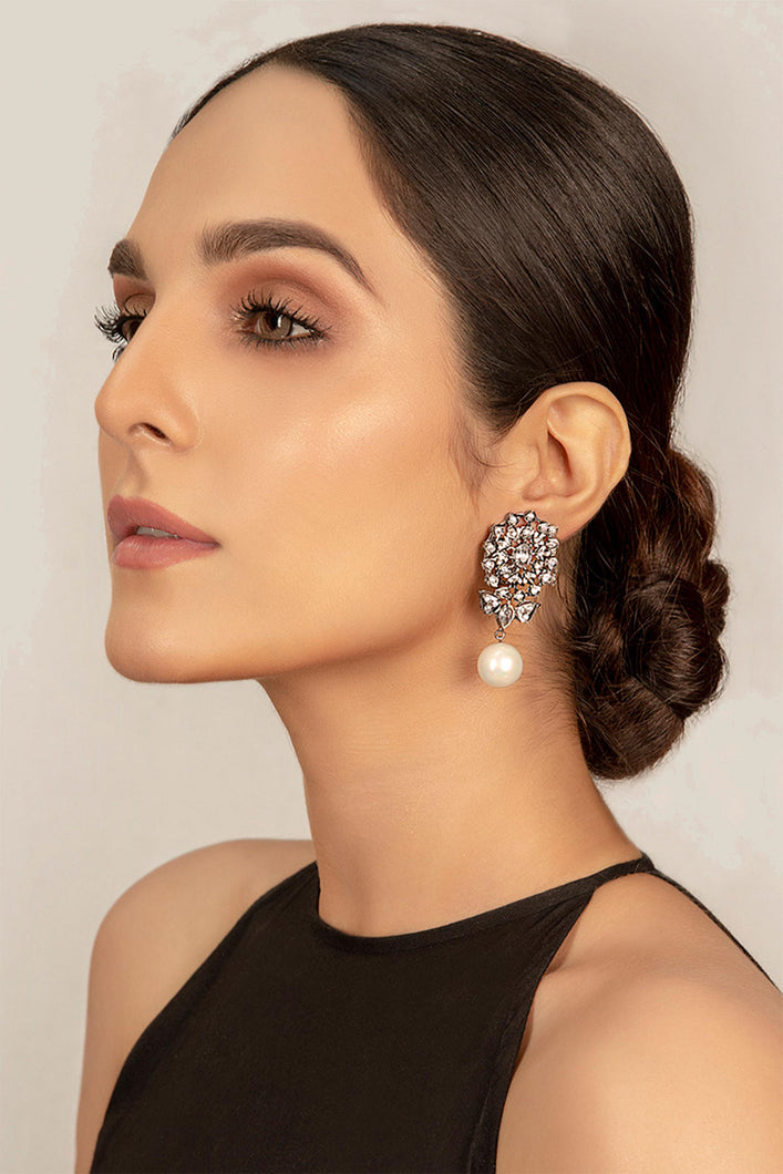 Rhodium plated earing in diamond cut zircons along with shalper pearl.. This jewelry is from Maria B Heritage Collection 2021 in the UK, USA and Australia. Lebaasonline are the largest stockist of Maria B Pakistani Jewelry, ring, jhoomar, Ranihaar necklace and earrings with gold and silver plating