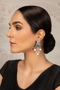 Beautiful Stud with handset rhodium plated enchanted zircons along with shalper pearl. This jewellery is from Maria B Heritage Collection 2021 in the UK, USA and Australia. Lebaasonline are the largest stockist of Maria B Pakistani Jewellery, ring, jhoomar, Ranihaar, necklace and earrings with gold and silver plating.